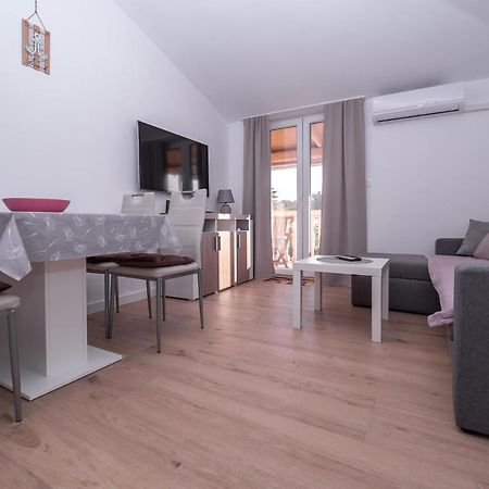 Apartment Shurida Pula Luaran gambar