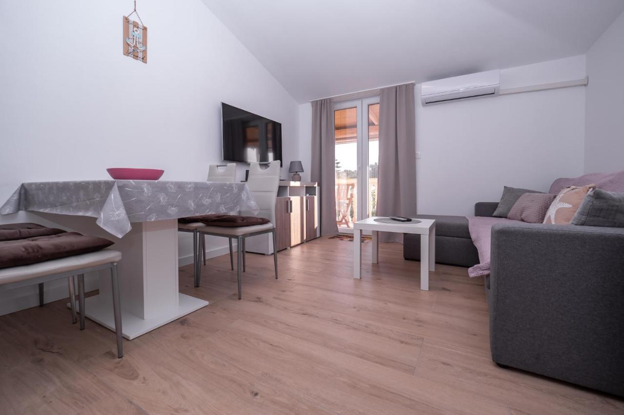 Apartment Shurida Pula Luaran gambar