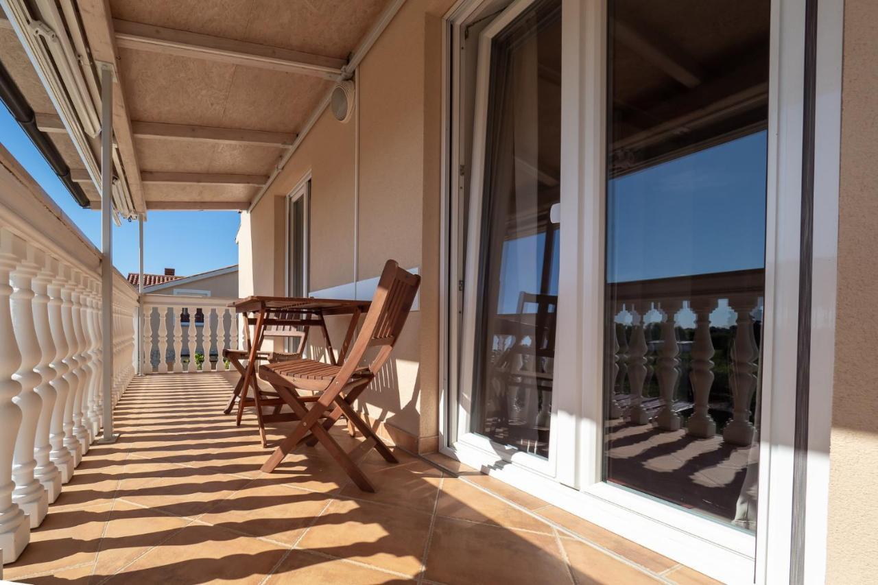 Apartment Shurida Pula Luaran gambar