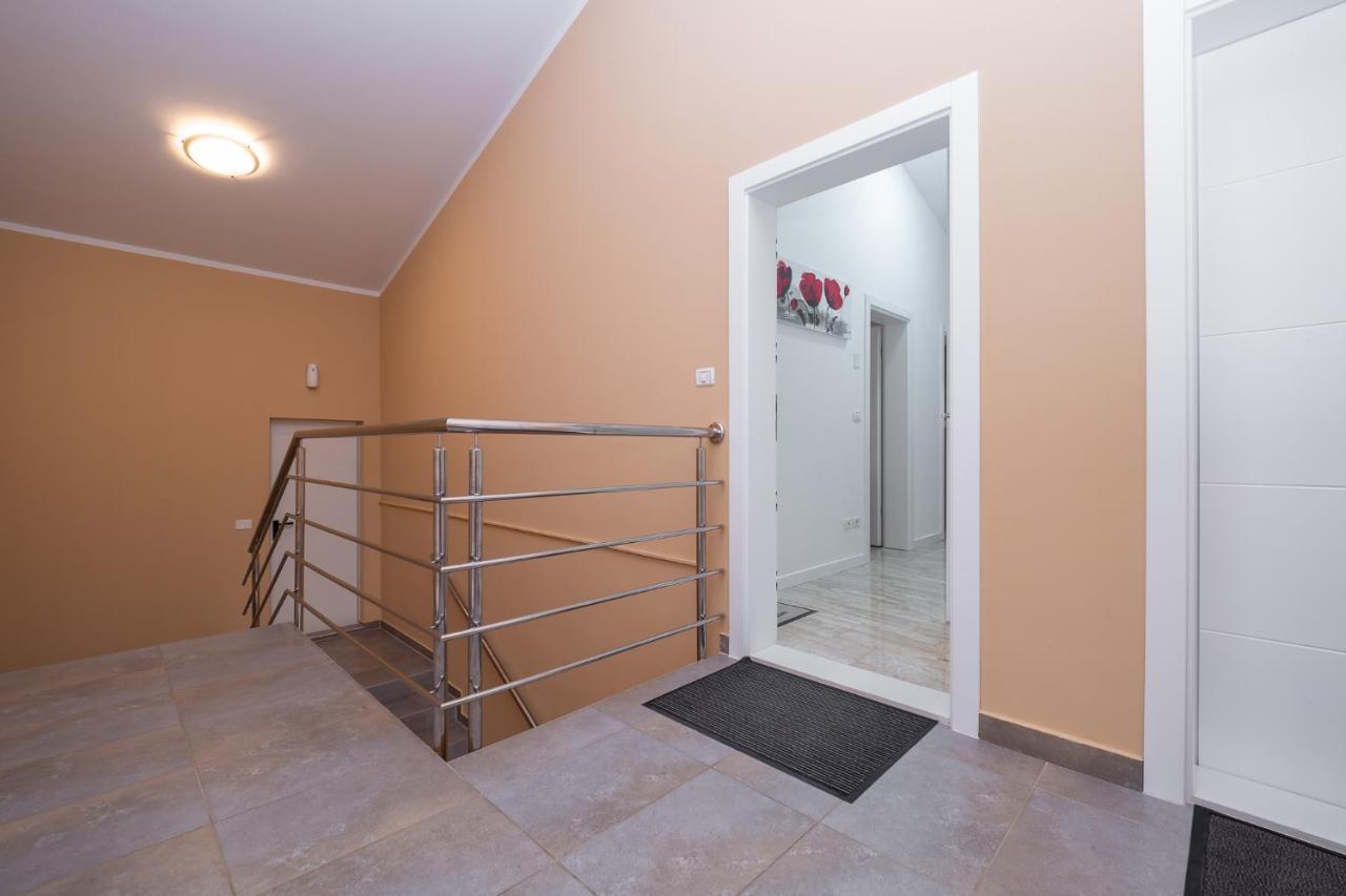 Apartment Shurida Pula Luaran gambar
